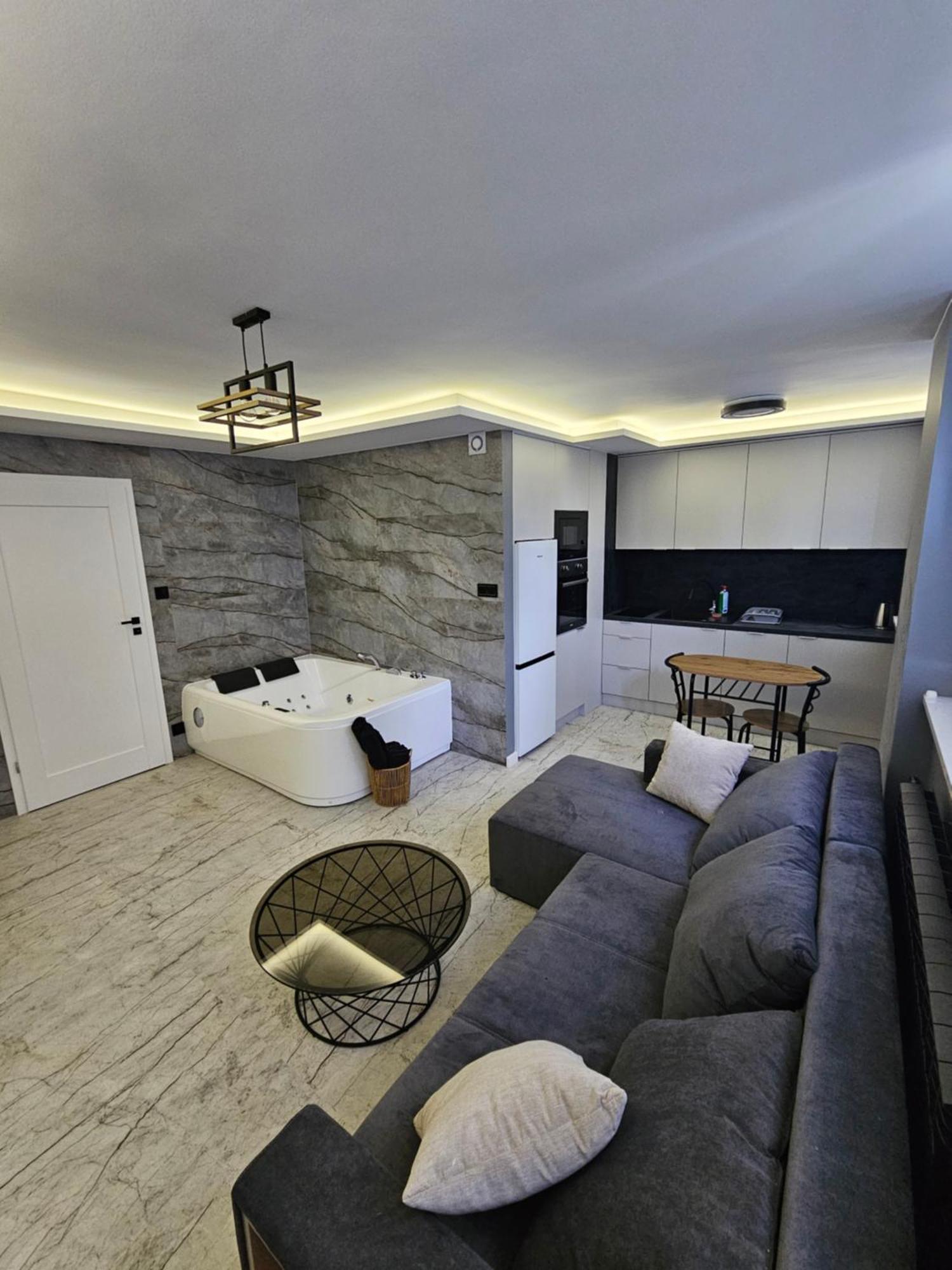 Apartament Z Jacuzzi Klimatyzacja Prywatny Parking Radom Zewnętrze zdjęcie